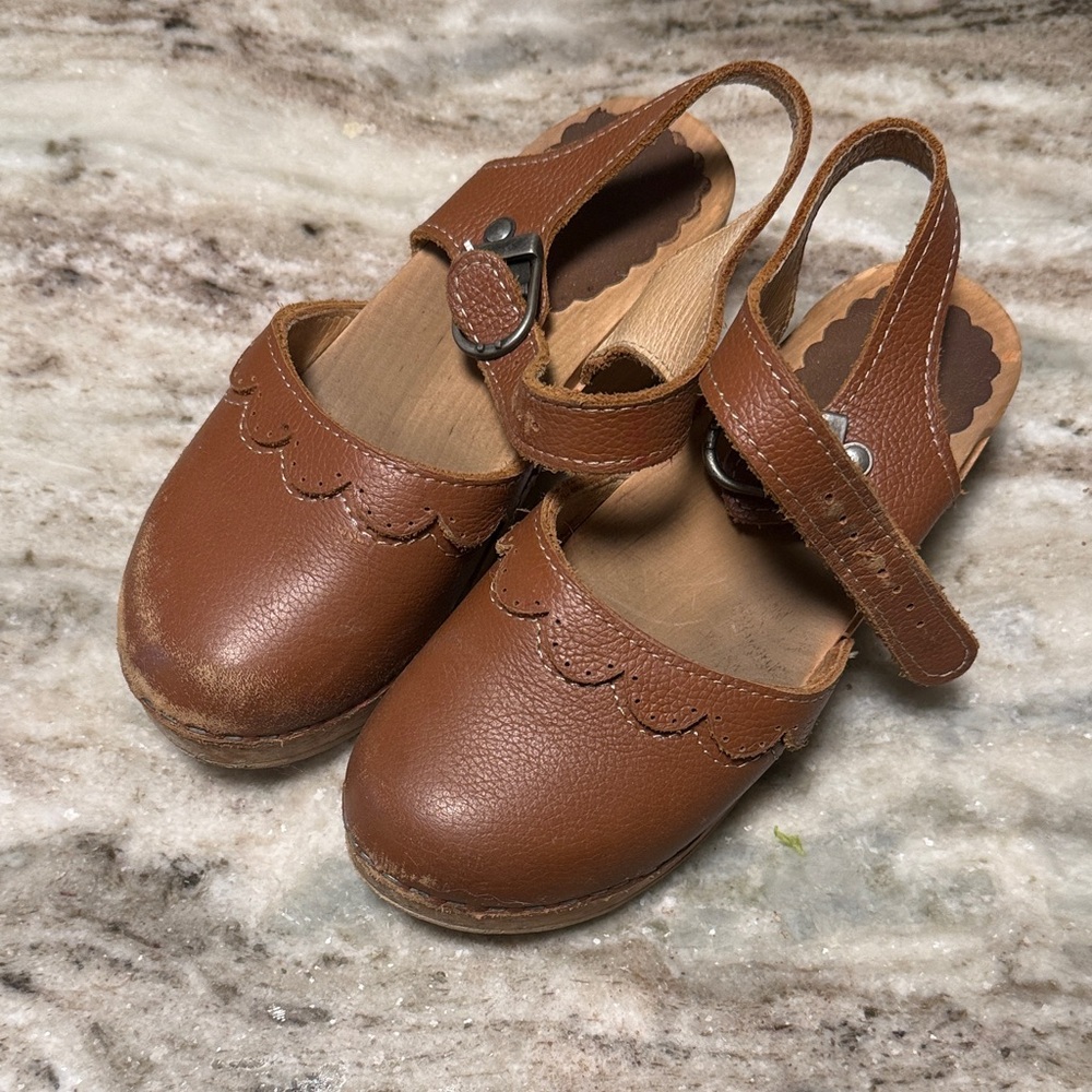 Hanna Andersson Leather and wooden Kids clogs with straps